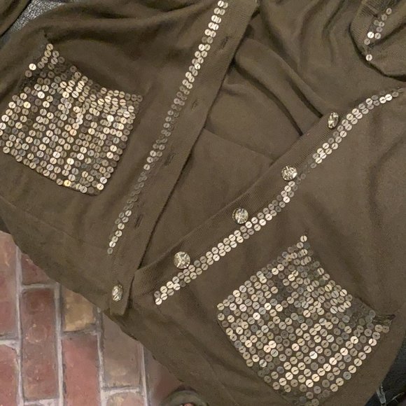BKE BOUTIQUE - olive sweater w long slvs, jewel buttons & sequin pockets - M - Picture 8 of 16